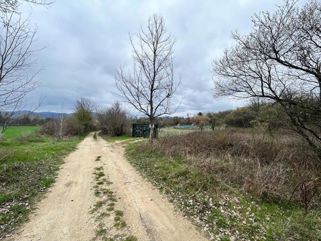 Къмпинг Частен Двор Bulgarian Campsite For Tents Kazanluk Bagian luar foto